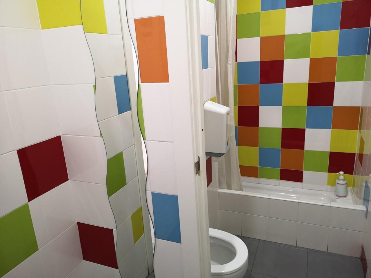Pil Pil Hostel Madrid Eksteriør billede