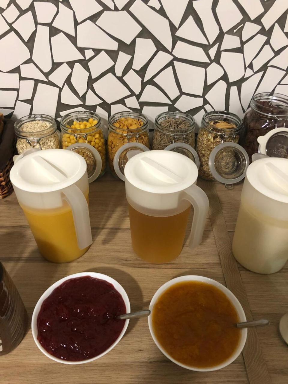 Pil Pil Hostel Madrid Eksteriør billede