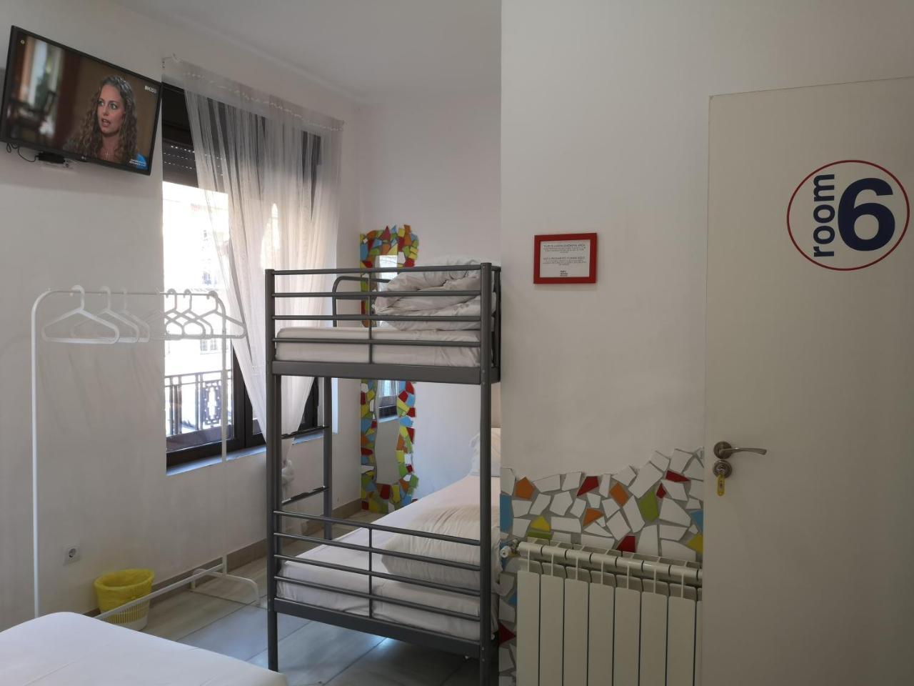 Pil Pil Hostel Madrid Eksteriør billede