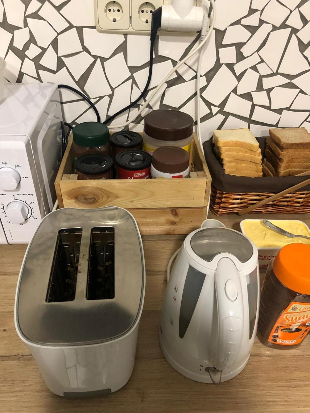 Pil Pil Hostel Madrid Eksteriør billede